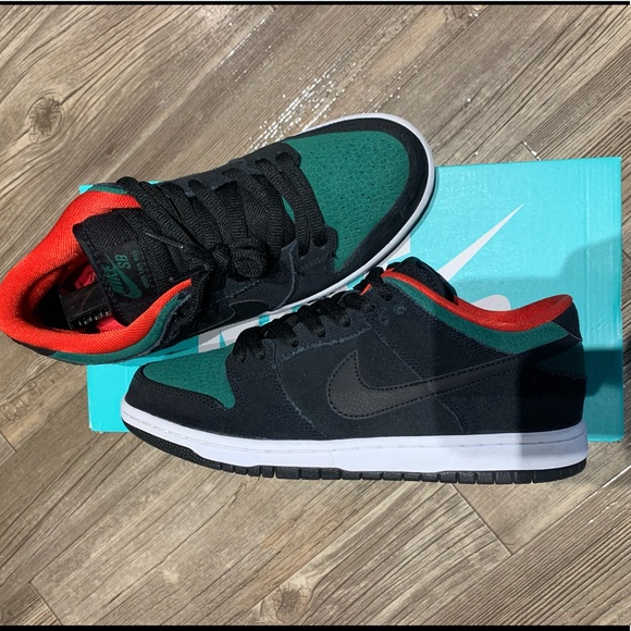 nike dunk sb low reptile gucci